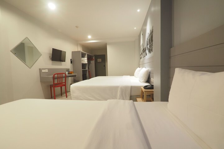 Room 13 of 40