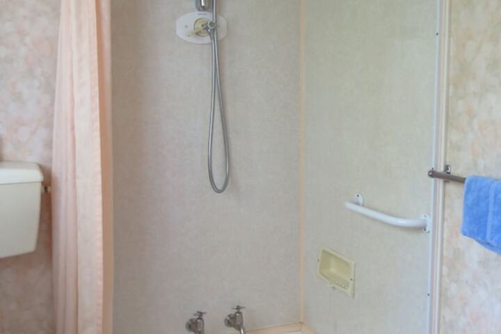 Room 13 of 36