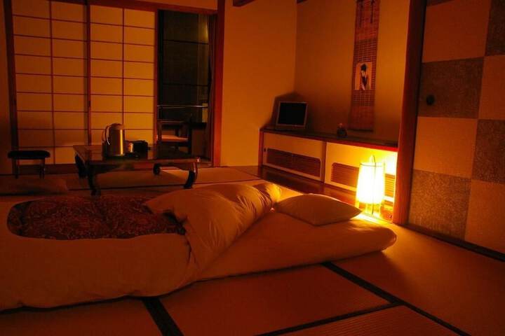 Room 9 of 84