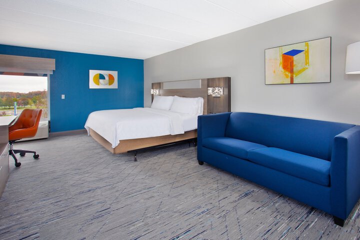 Standard King Bed Accessible (1 of 10)