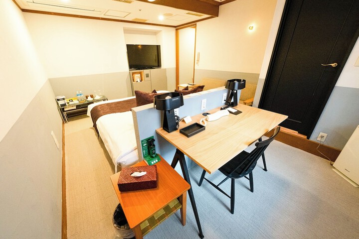 Room 28 of 239