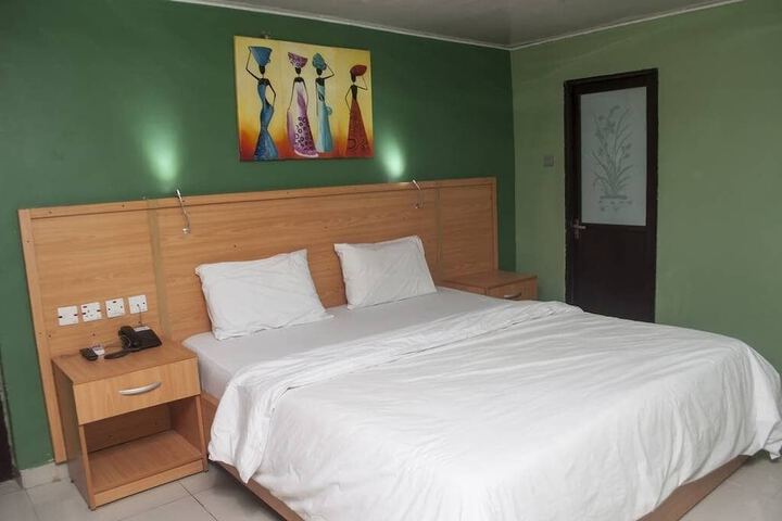Room 10 of 22