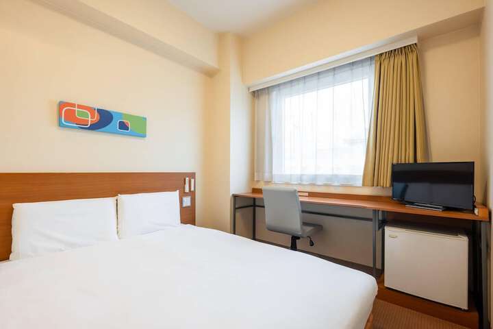 Room 4 of 25