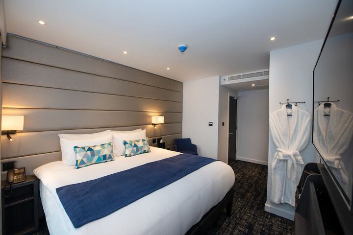 Room 3 of 61
