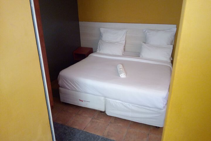 Room 3 of 33