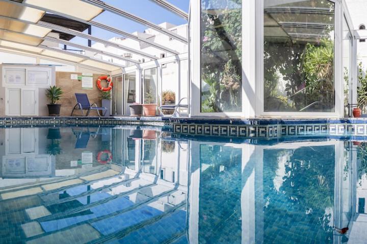 Pool Hotel