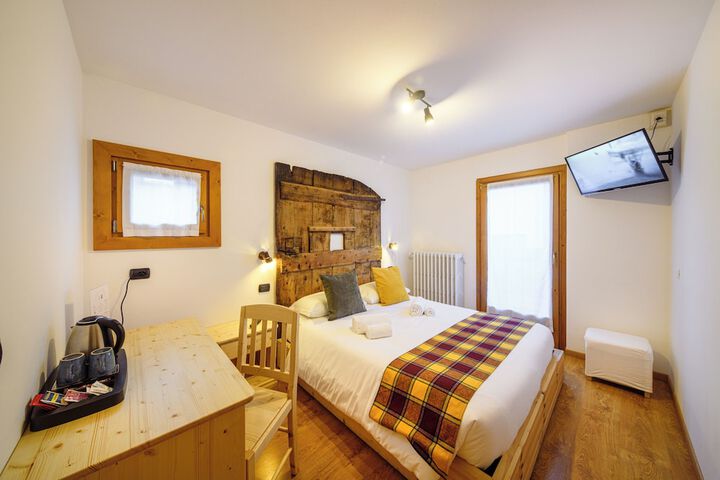 Room 4 of 17