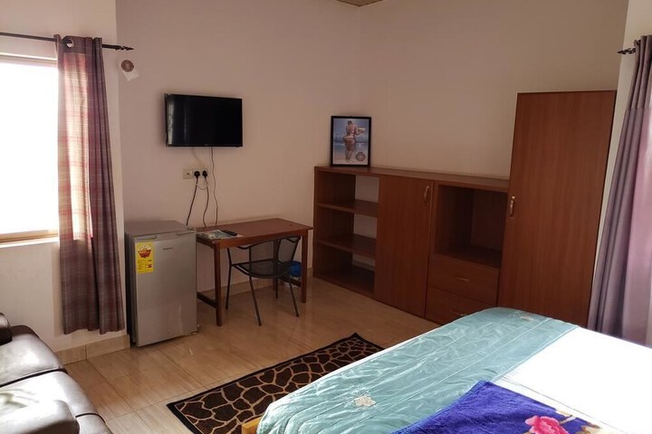 Room 11 of 27
