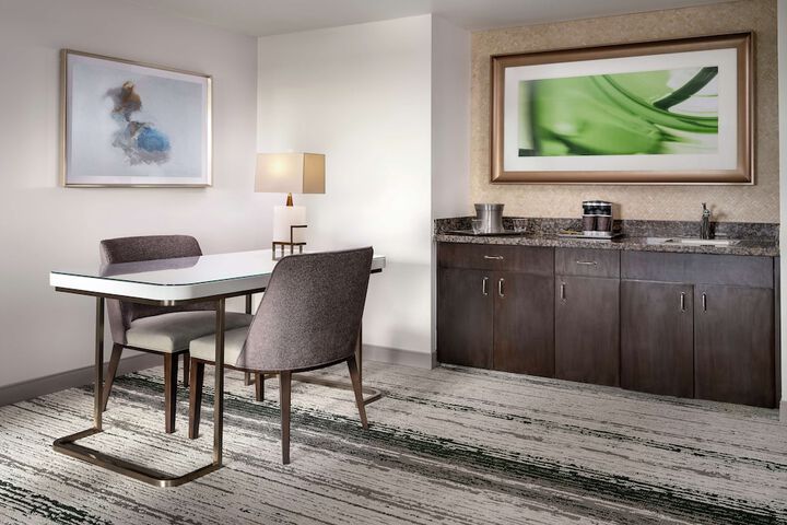 Lounge 59 of 132