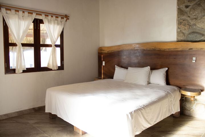 Room 8 of 19