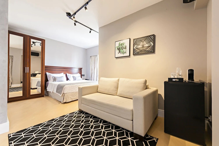Room 4 of 12
