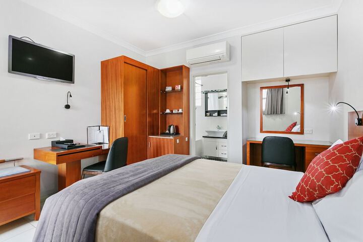 Room 4 of 55