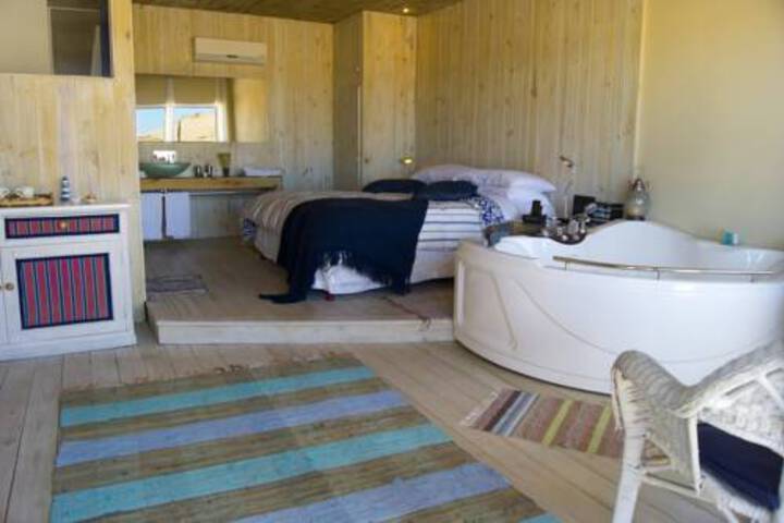 Room 5 of 9