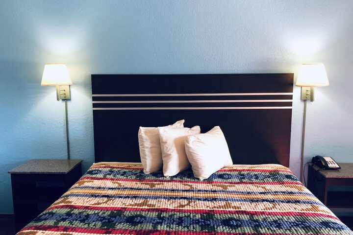 2 Queen Beds (5 of 13)