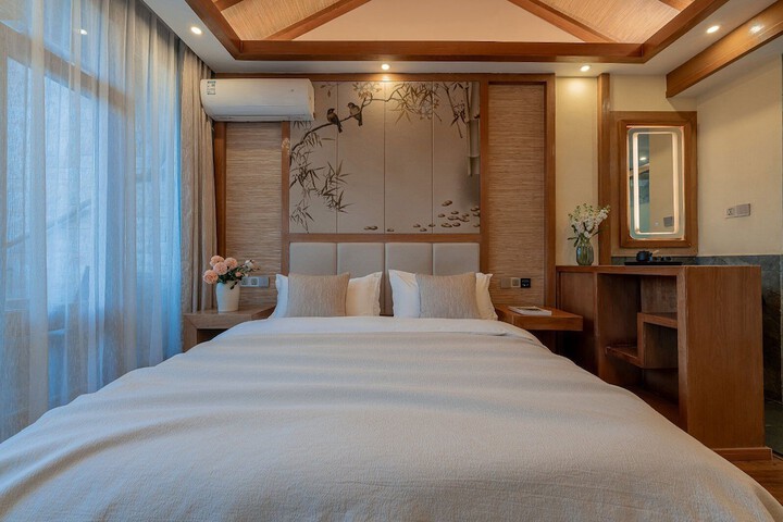 Room 12 of 90