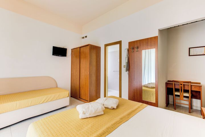 Room 4 of 41