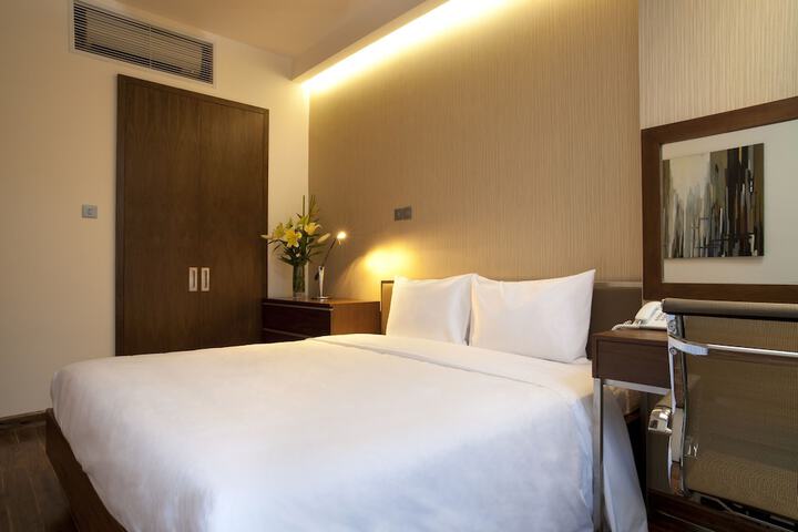 Room 10 of 38