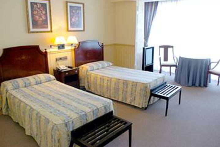 Room 4 of 4