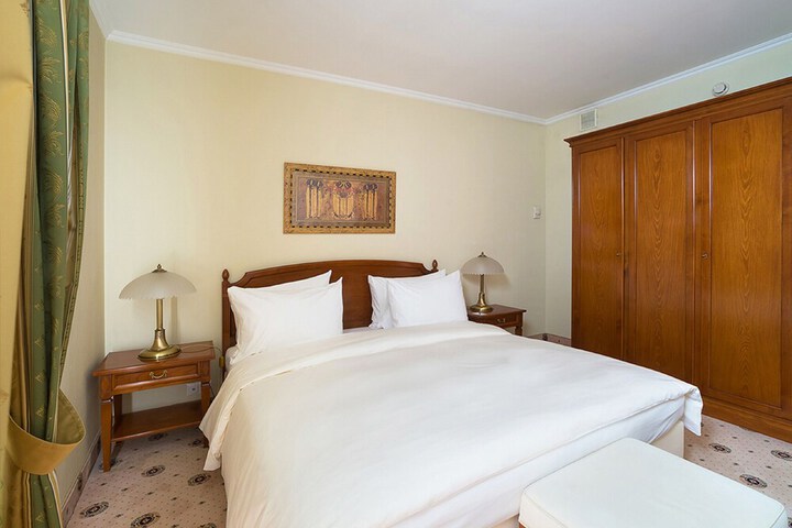 Room 18 of 217