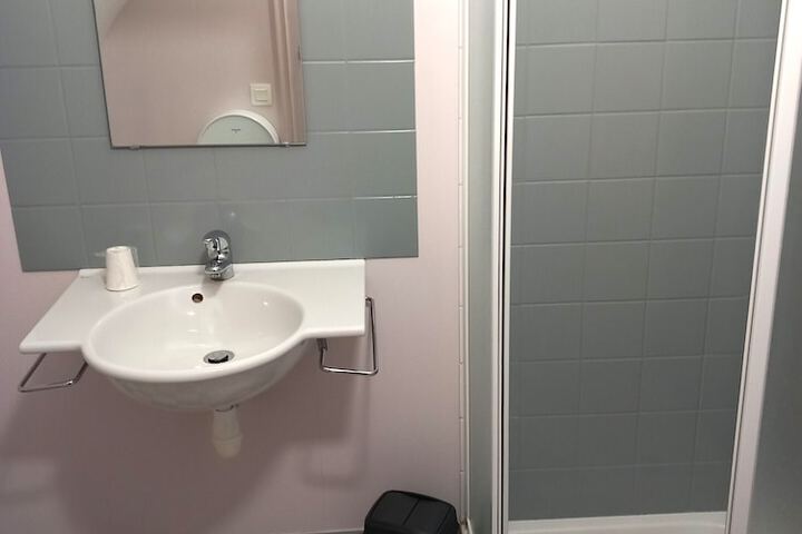Room 30 of 64