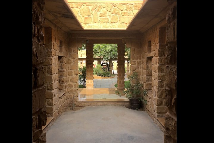 Entrance & Lobby