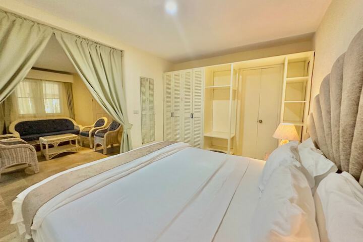 Room 30 of 162