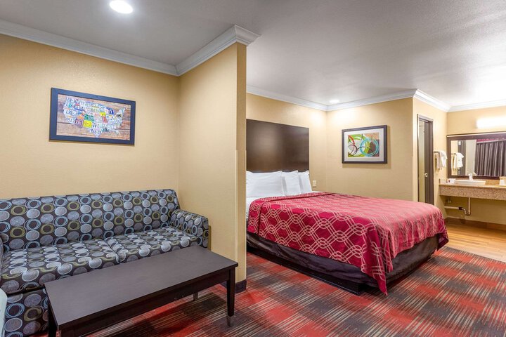 1 King Bed (16 of 19)