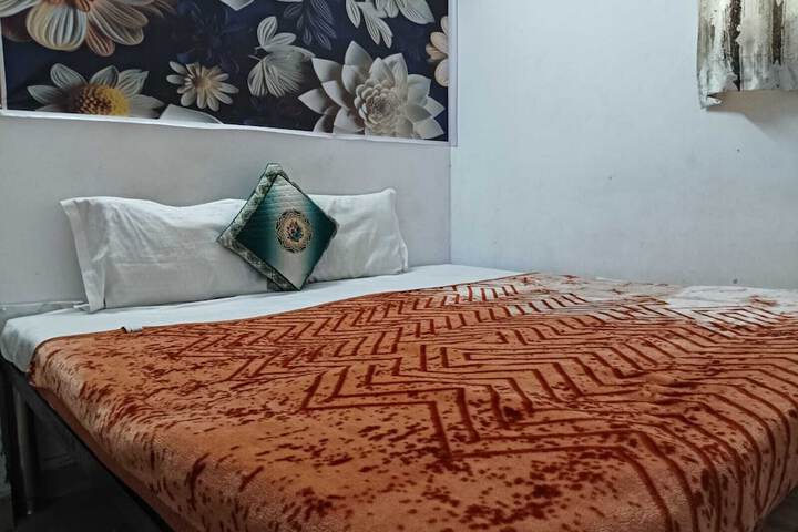 Room 27 of 69