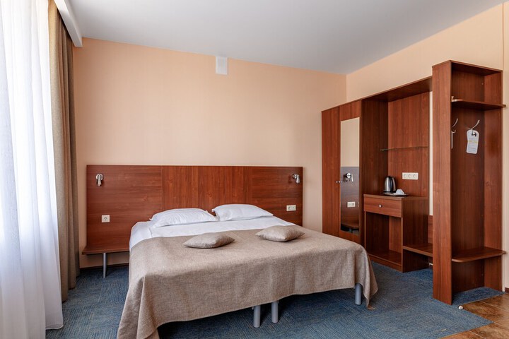 Room 10 of 48