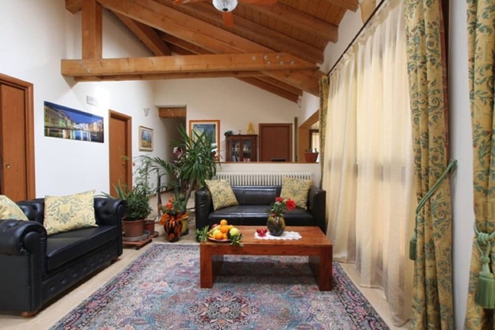 Room 15 of 46