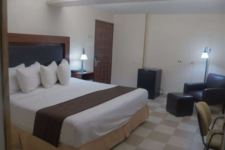 Room 9 of 87