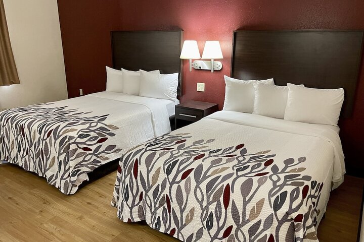 2 Double Beds (5 of 5)