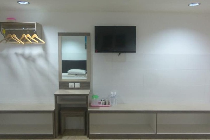 Room 15 of 30