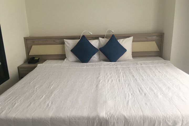 Room 10 of 25