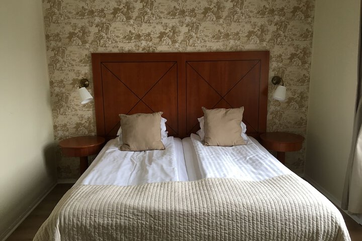 Room 6 of 27