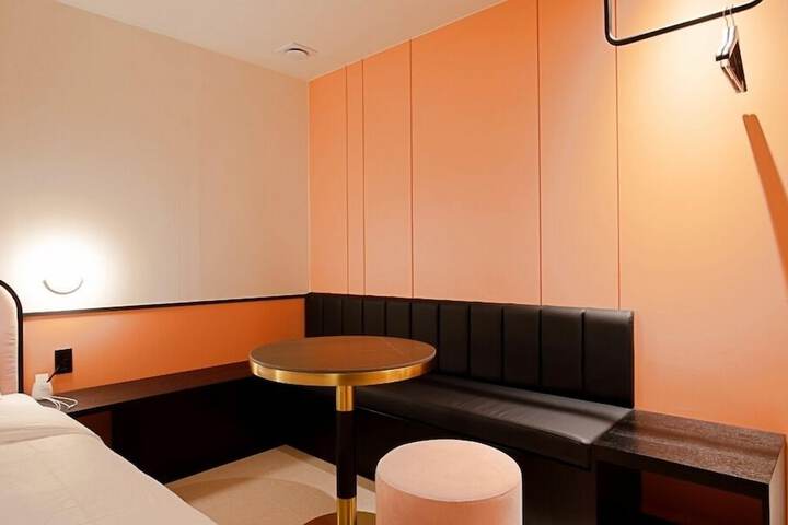 Room 43 of 74