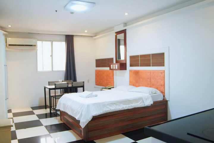 Room 25 of 127