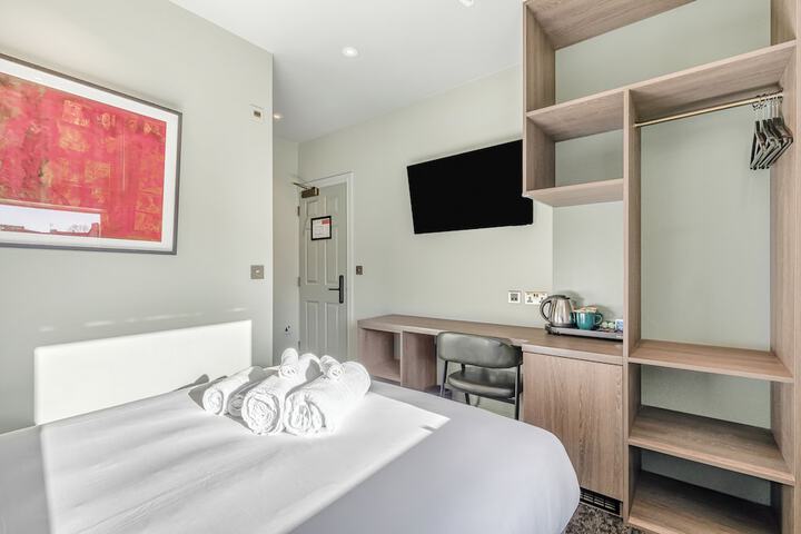 Room 33 of 57