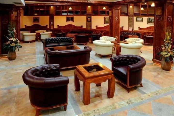 Entrance & Lobby