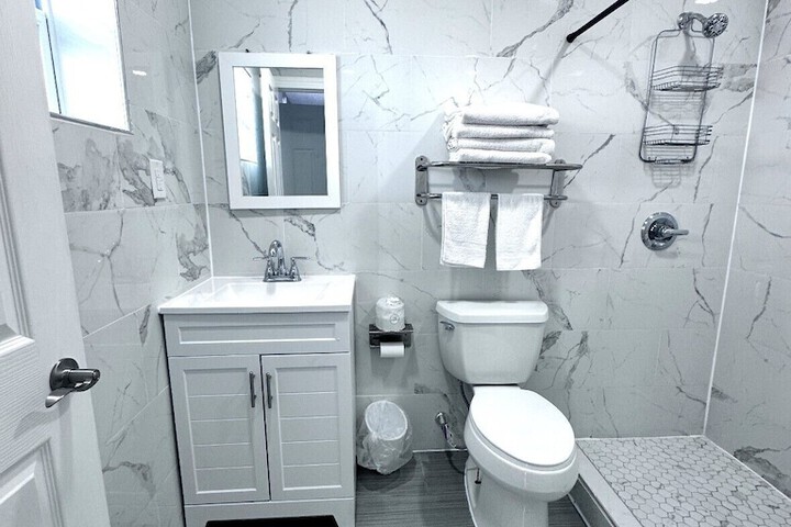 Room 13 of 23