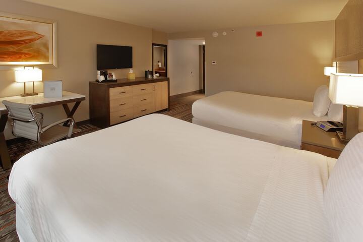 Tower Deluxe Queen Bed (7 of 8)