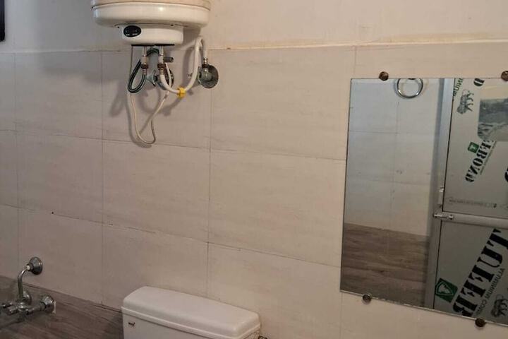 Room 9 of 15
