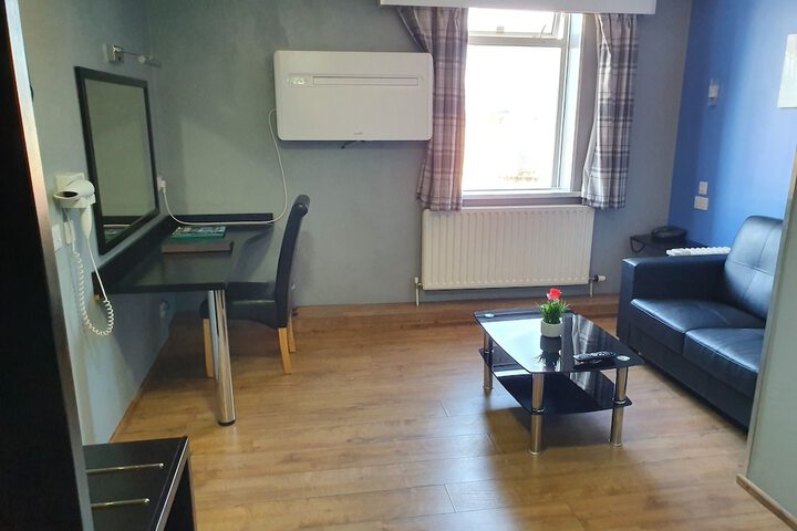 Room 27 of 43