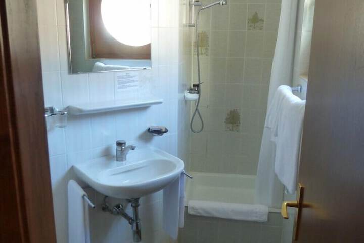 Room 10 of 21