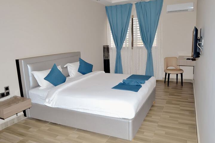 Room 12 of 32