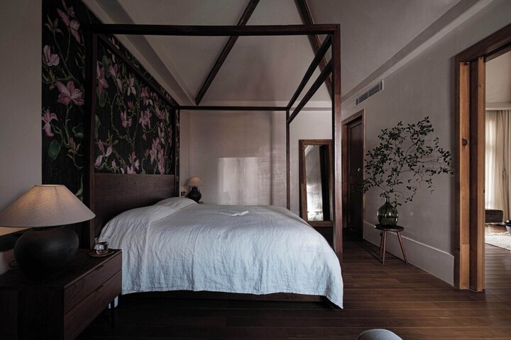 Room 28 of 67