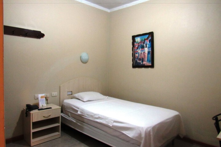 Room 5 of 28