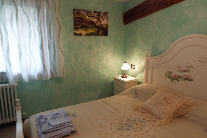 Room 5 of 28
