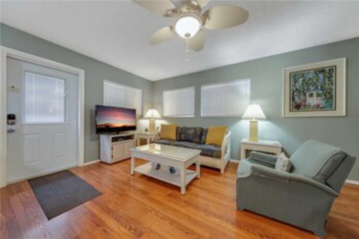 Seahorse 1 1 Bedroom, Heated Pool, Pet Friendly, Sleeps 4 in Fort Myers Beach, FL