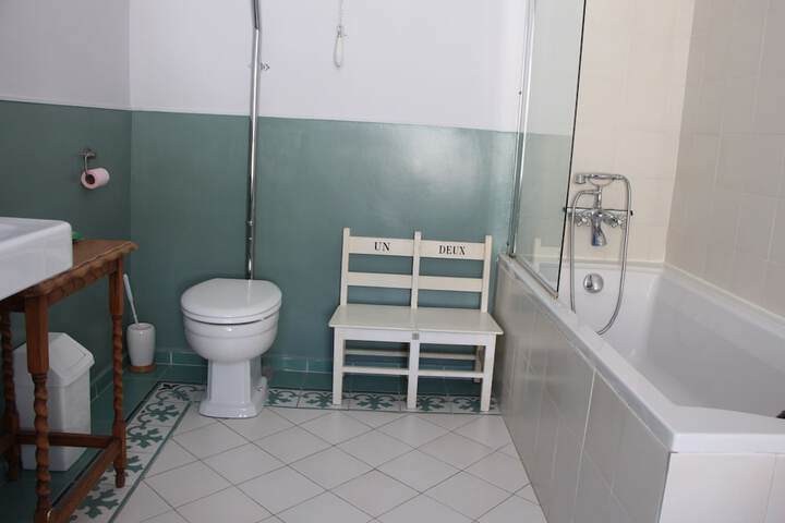 Room 16 of 36